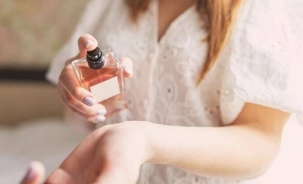 Cuáles son los mejores perfumes árabes para mujer, según la <b>Inteligencia Artificial</b> thumbnail
