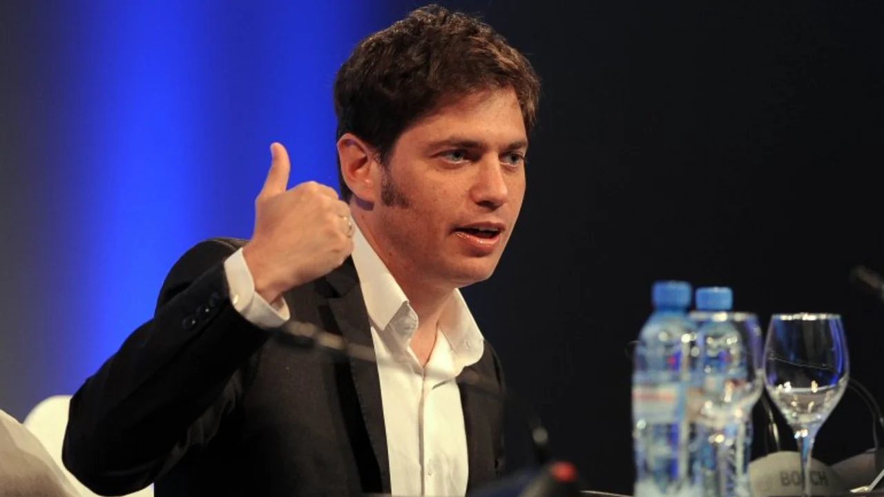 Kicillof se creó una cuenta de Twitter y publicó un particular afiche