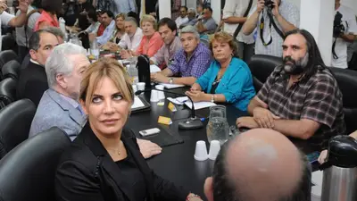 Docentes advierten que 30% de aumento "es insuficiente" Docentes advierten que 30% de aumento "es insuficiente"