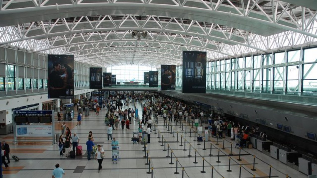 Recalde reconoció que en 2014 menos argentinos viajaron al exterior por Aerolíneas