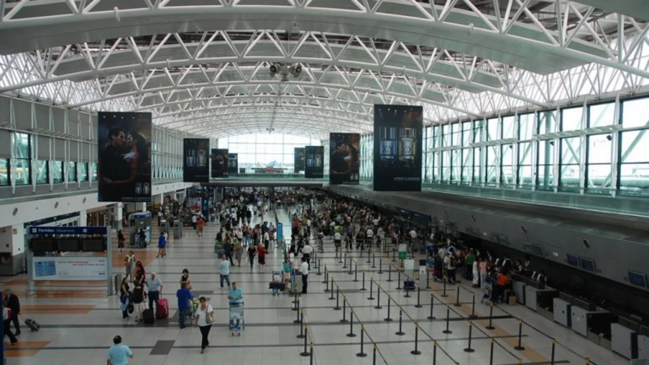 Recalde reconoció que en 2014 menos argentinos viajaron al exterior por Aerolíneas