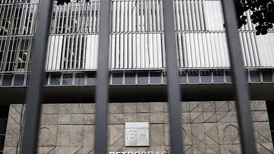 Petrobras acordó con acreedores y aleja el "riesgo buitre" Petrobras acordó con acreedores y aleja el "riesgo buitre"