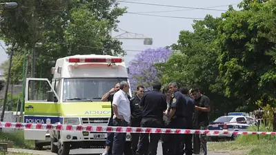 Un joven de 26 años armado mantiene a su madre de rehén Un joven de 26 años armado mantiene a su madre de rehén