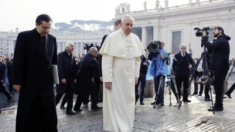 El Vaticano condenó el ataque en París