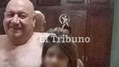 La insólita justificación de un intendente salteño tras las fotos con chicas semidesnudas La insólita justificación de un intendente salteño tras las fotos con chicas semidesnudas