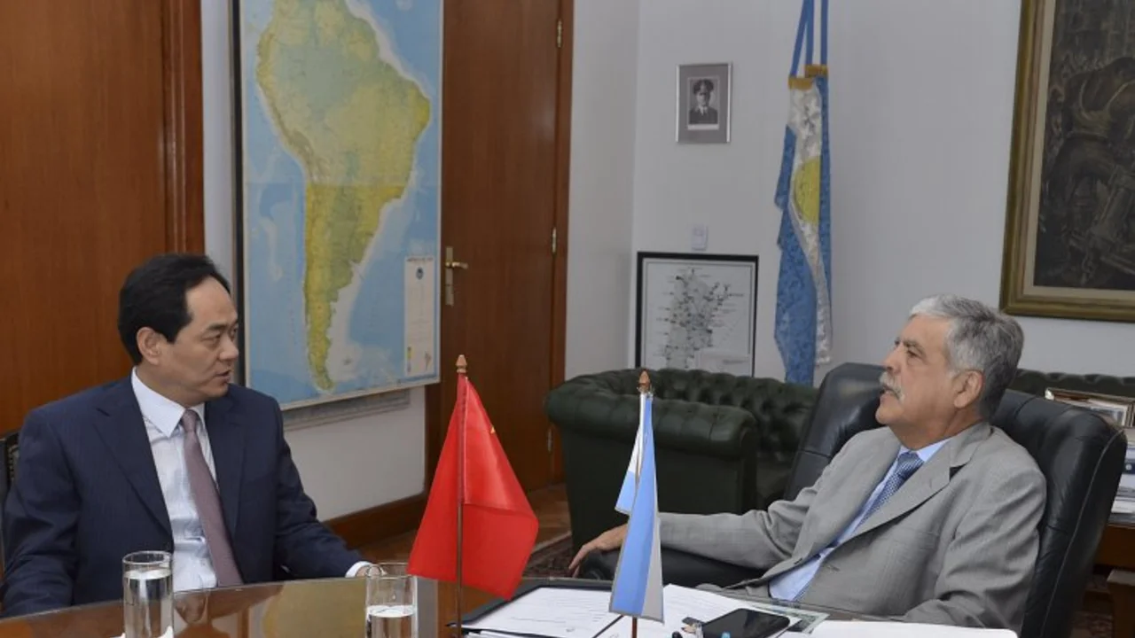 De Vido se reunió con el embajador de China antes de la visita de Cristina