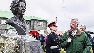 Indignación de ex combatientes por el busto de Thatcher en Malvinas Indignación de ex combatientes por el busto de Thatcher en Malvinas