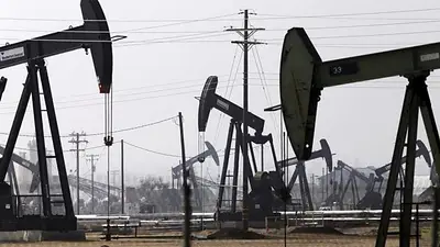 Tras tocar un mínimo en seis años, el petróleo se desploma nuevamente Tras tocar un mínimo en seis años, el petróleo se desploma nuevamente