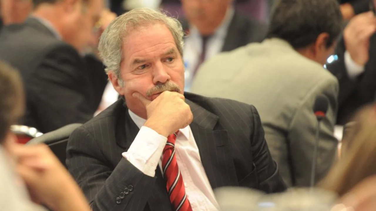 Solá y la llegada de De Narváez: "Somos muchos para una interna"