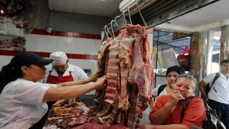 La producción de carne, el consumo y la faena cayeron en 2014