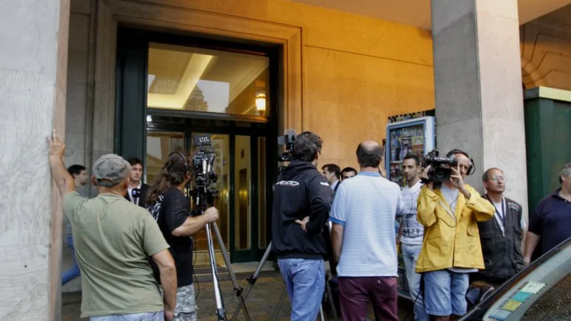 Interrogan a dos custodios de Nisman y ordenan allanar la oficina del fiscal
