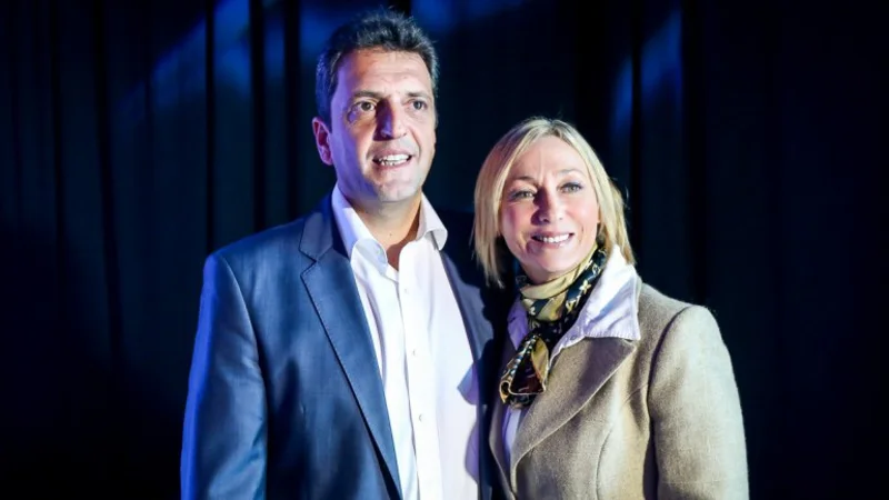 Mónica López se inventó una encuesta que la da primera en la interna massista