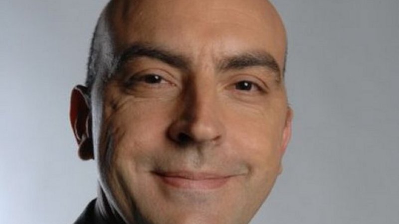 Murió el economista Tomás Bulat en un accidente de tránsito