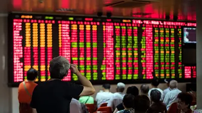 Cierran bolsas chinas por derrumbe del 7% y arrastran a las europeas Cierran bolsas chinas por derrumbe del 7% y arrastran a las europeas