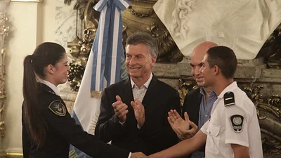 Macri traspasó la Federal a la Ciudad: habrá una única fuerza de seguridad Macri traspasó la Federal a la Ciudad: habrá una única fuerza de seguridad