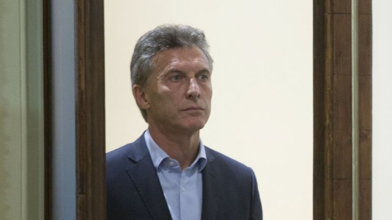 Macri viaja a Davos con Prat Gay a la caza de inversiones
