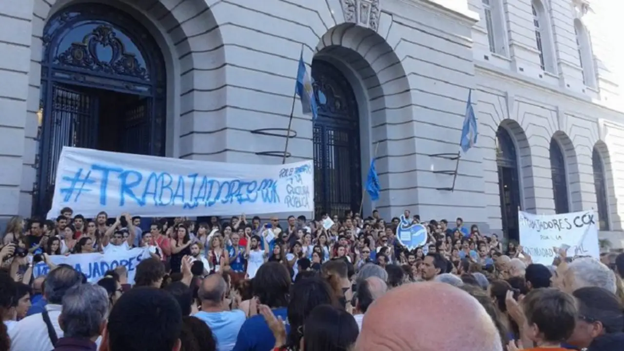 Más despidos: dan de baja contratos en el Centro Cultural Kirchner