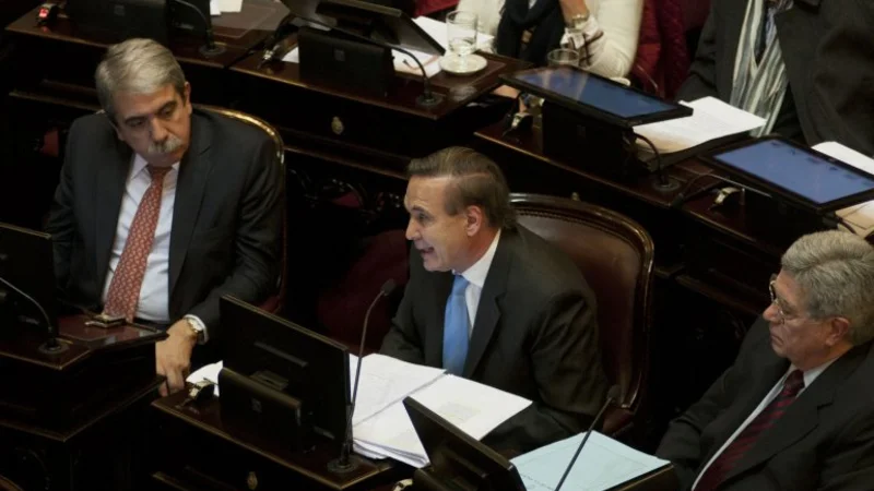 Tras los despidos, Pichetto aseguró que van a "defender a la gente que trabaja"