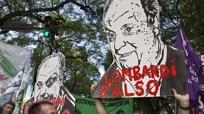 Marcha de los trabajadores del Centro Cultural Kirchner contra los despidos Marcha de los trabajadores del Centro Cultural Kirchner contra los despidos