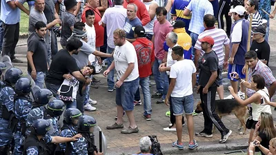 Los videos de la represión a trabajadores despedidos en La Plata Los videos de la represión a trabajadores despedidos en La Plata