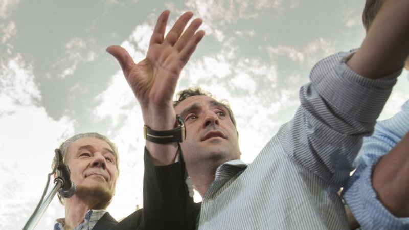 Una multitud marchó a Radio Continental para pedir el regreso de Víctor Hugo