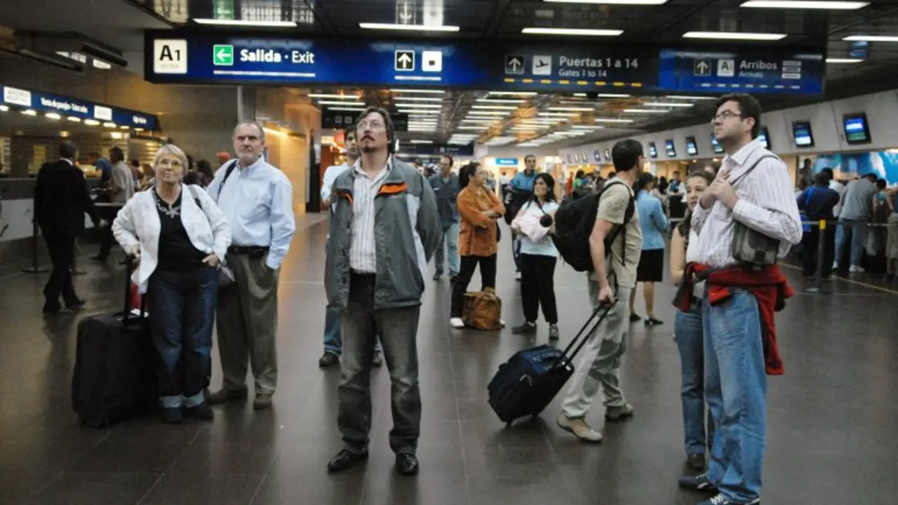 Tras caerse un acuerdo con Aerolíneas, quebró la empresa Sol: 300 despidos
