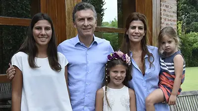 Macri recibió a las hijas de Nisman y les expresó su intención de "hacer justicia" por su padre Macri recibió a las hijas de Nisman y les expresó su intención de "hacer justicia" por su padre