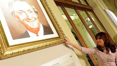 Macri quiere bajar los cuadros de Néstor Kirchner de la Casa Rosada Macri quiere bajar los cuadros de Néstor Kirchner de la Casa Rosada