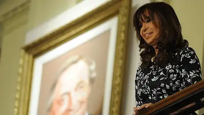¿Macri baja los cuadros de Kirchner?: para el autor es "una provocación" ¿Macri baja los cuadros de Kirchner?: para el autor es "una provocación"