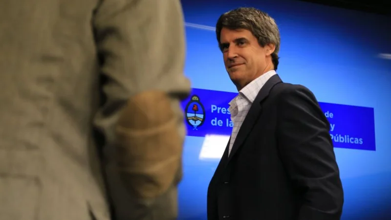 Vuelve el FMI: Prat Gay anunció auditorías a la economía argentina