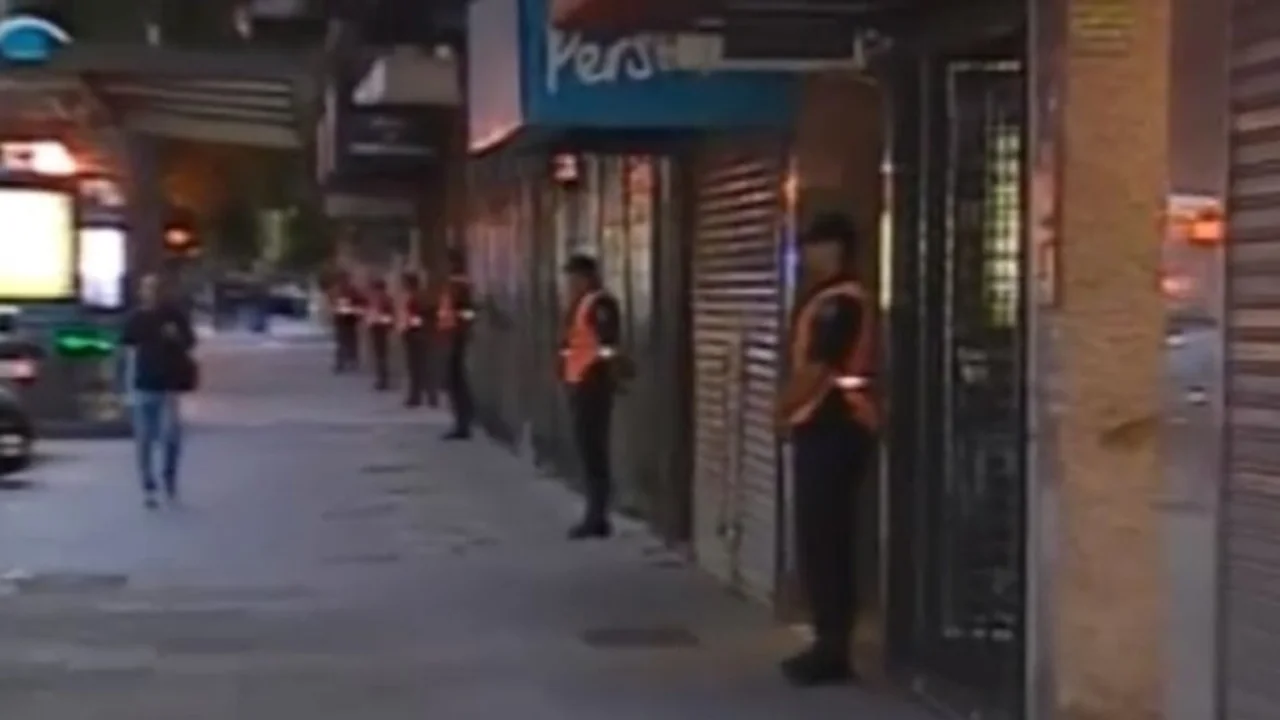 Despliegan un gran operativo policial para impedir la instalación de manteros en Caballito