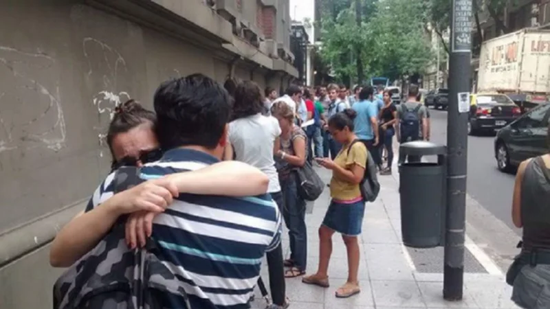 Masivos despidos: gremios se declararon en estado de "alerta y movilización"