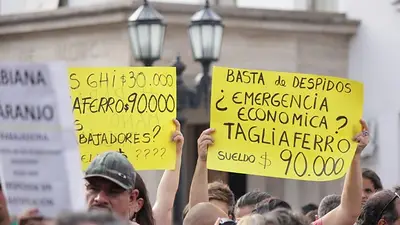 Masiva protesta en Morón contra los despidos de Tagliaferro Masiva protesta en Morón contra los despidos de Tagliaferro