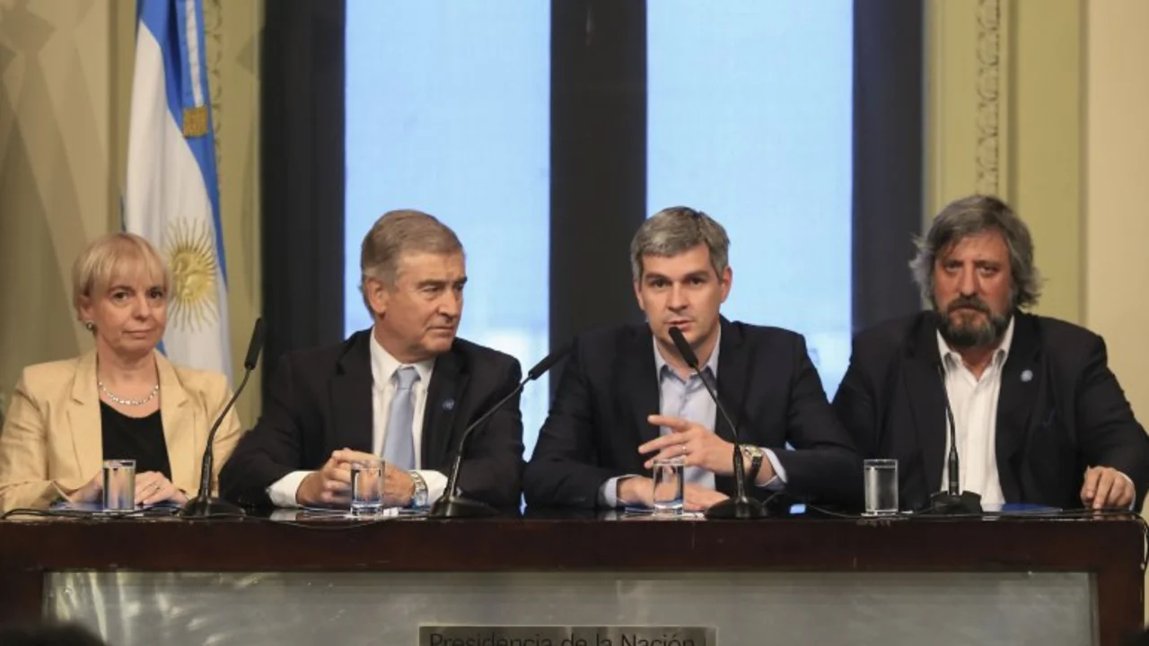 El Gobierno vuelve a favorecer a Clarín por decreto: le permite dar servicio de 4G
