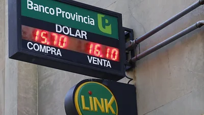 Por vacaciones y faltantes de billetes, el dólar se disparó a un nuevo récord Por vacaciones y faltantes de billetes, el dólar se disparó a un nuevo récord