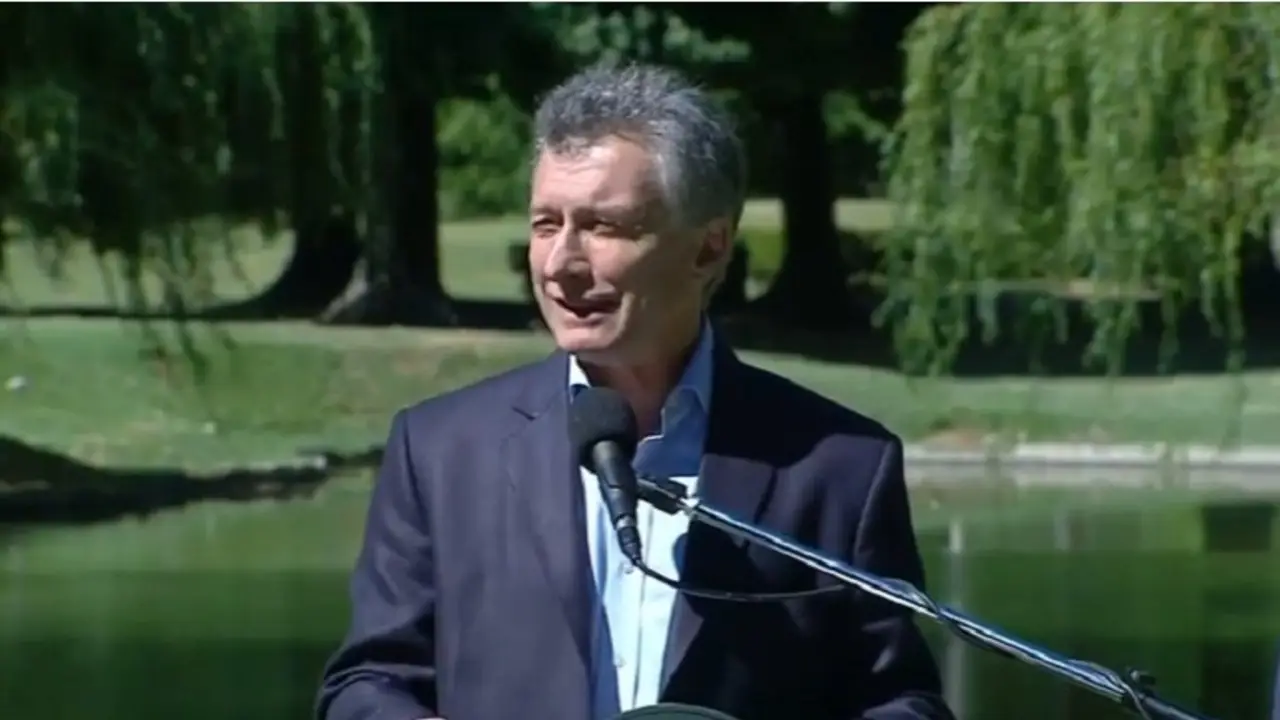 La durísima tapa de una revista uruguaya contra Macri: "¿Es el presidente más corrupto del mundo?"