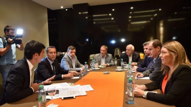 Cumbre del Gobierno con los gobernadores para bajar la tensión por la coparticipación