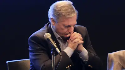 Reapareció Aranguren y culpó al kirchnerismo por subir poco los precios de la nafta Reapareció Aranguren y culpó al kirchnerismo por subir poco los precios de la nafta
