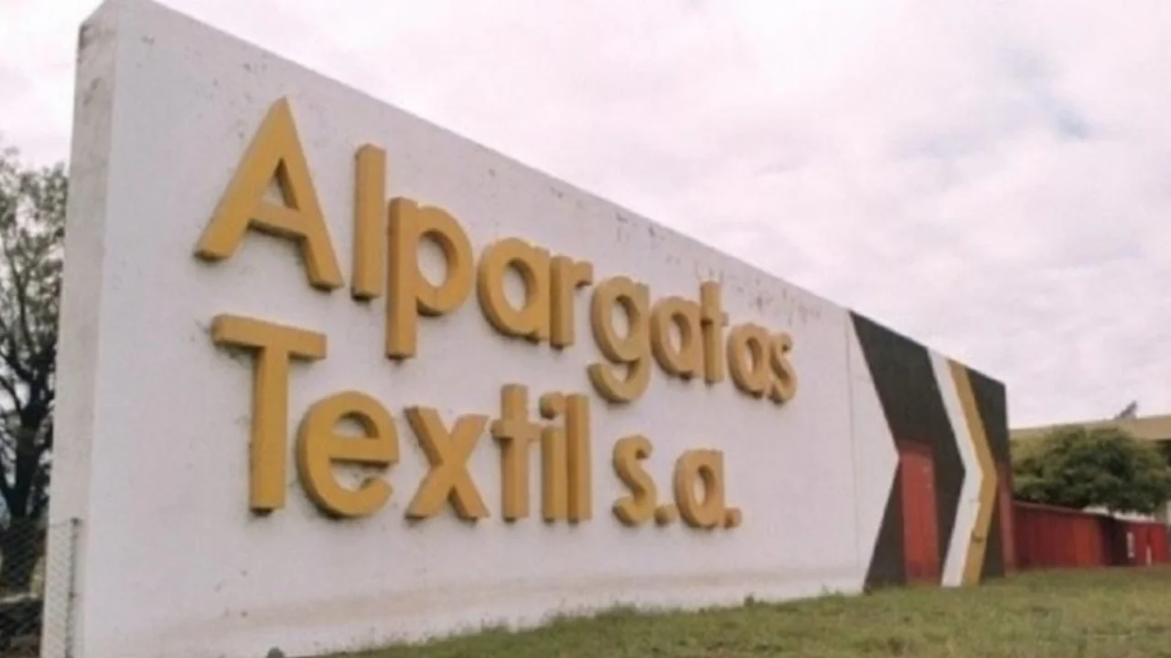 Cierre de plantas de Alpargatas: "Esto ya lo vivimos en los '90'"