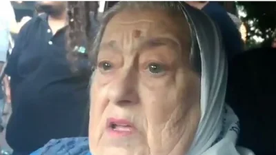 Hebe de Bonafini en la planta del Grupo Clarín: "Está todo rodeado" Hebe de Bonafini en la planta del Grupo Clarín: "Está todo rodeado"