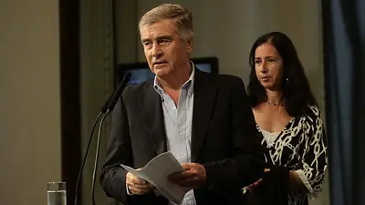 El insólito tuit de Aguad sobre el rol que cumplen las redes sociales El insólito tuit de Aguad sobre el rol que cumplen las redes sociales