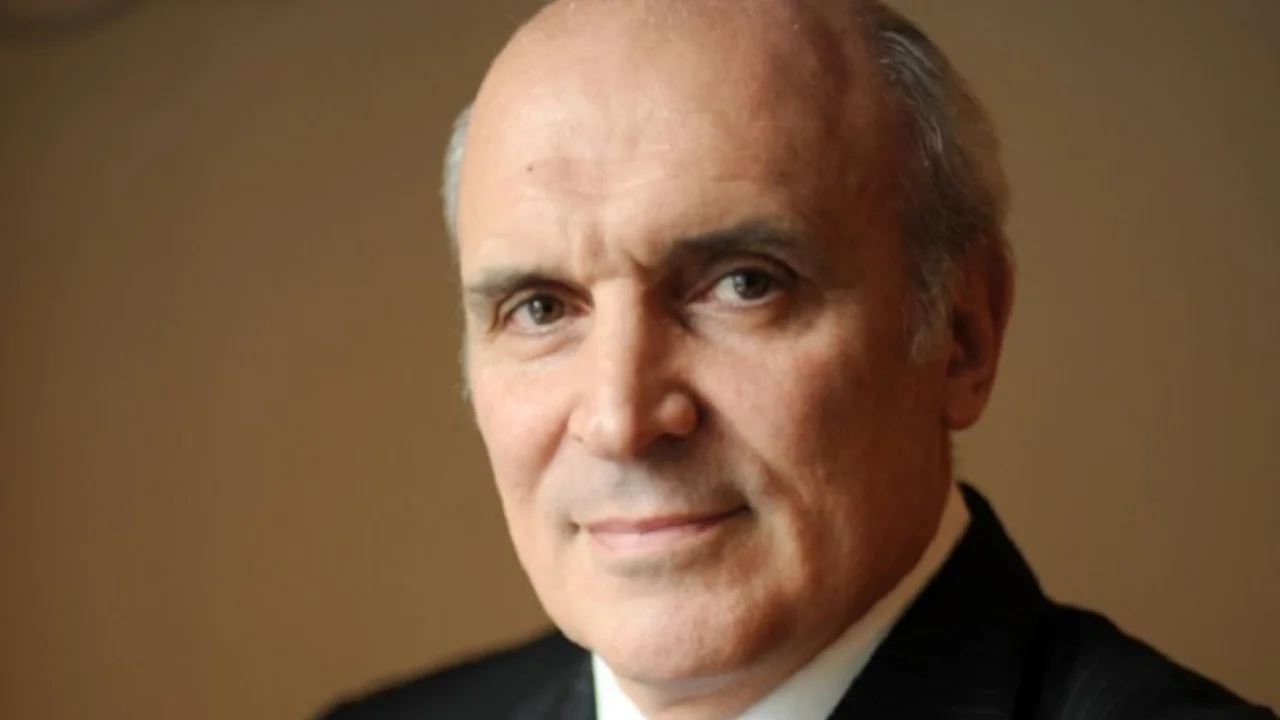 Espert recargado: "González Fraga es progresista, quiere darle una casa a todo el mundo"