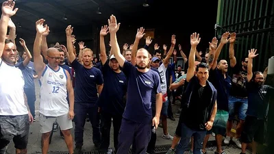 Colectivo de periodistas se solidarizaron con los despedidos en la imprenta de Clarín Colectivo de periodistas se solidarizaron con los despedidos en la imprenta de Clarín
