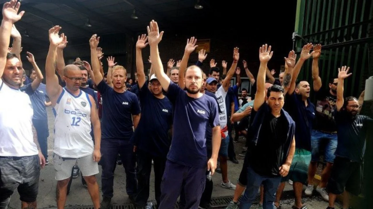 Colectivo de periodistas se solidarizaron con los despedidos en la imprenta de Clarín