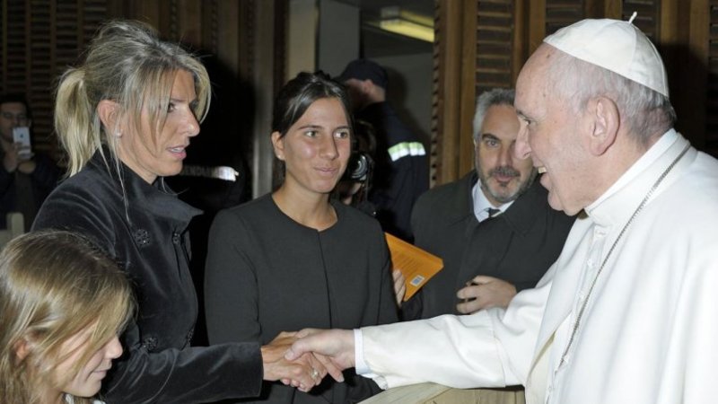 Sorpresiva visita de la familia de Nisman al papa Francisco