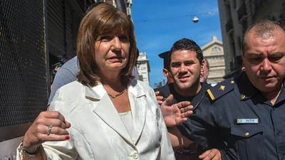 El cónsul de Bolivia cruzó a Bullrich y avisó que le hará un escrache El cónsul de Bolivia cruzó a Bullrich y avisó que le hará un escrache