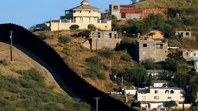 Un video muestra lo difícil que será construir el muro de Trump Un video muestra lo difícil que será construir el muro de Trump