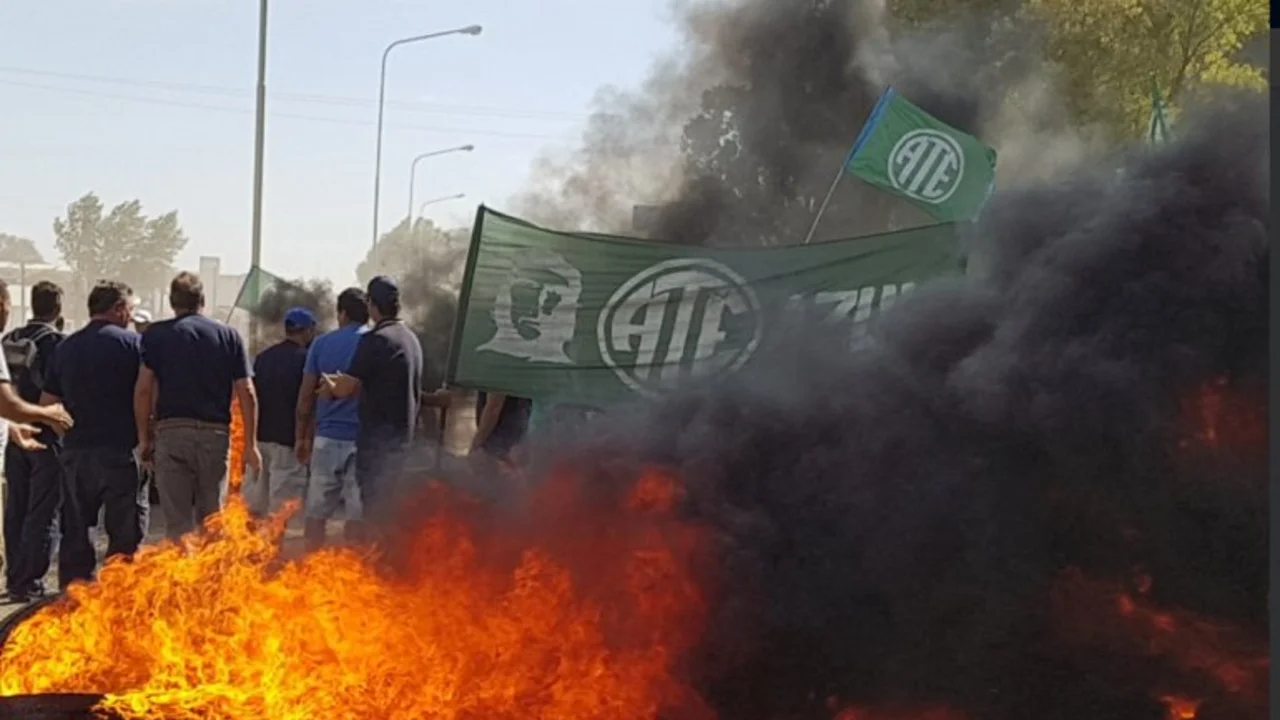Despiden a 200 trabajadores de Fabricaciones Militares y alertan que la fábrica puede explotar