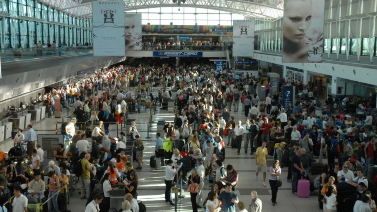 La AFIP sube la franquicia libre de impuestos de U$S 300 a U$S 500 para compras en aeropuertos