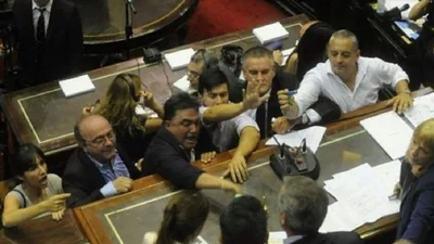 Diputados: evalúan instalar un identificador para dar a conocer quiénes dan quórum Diputados: evalúan instalar un identificador para dar a conocer quiénes dan quórum